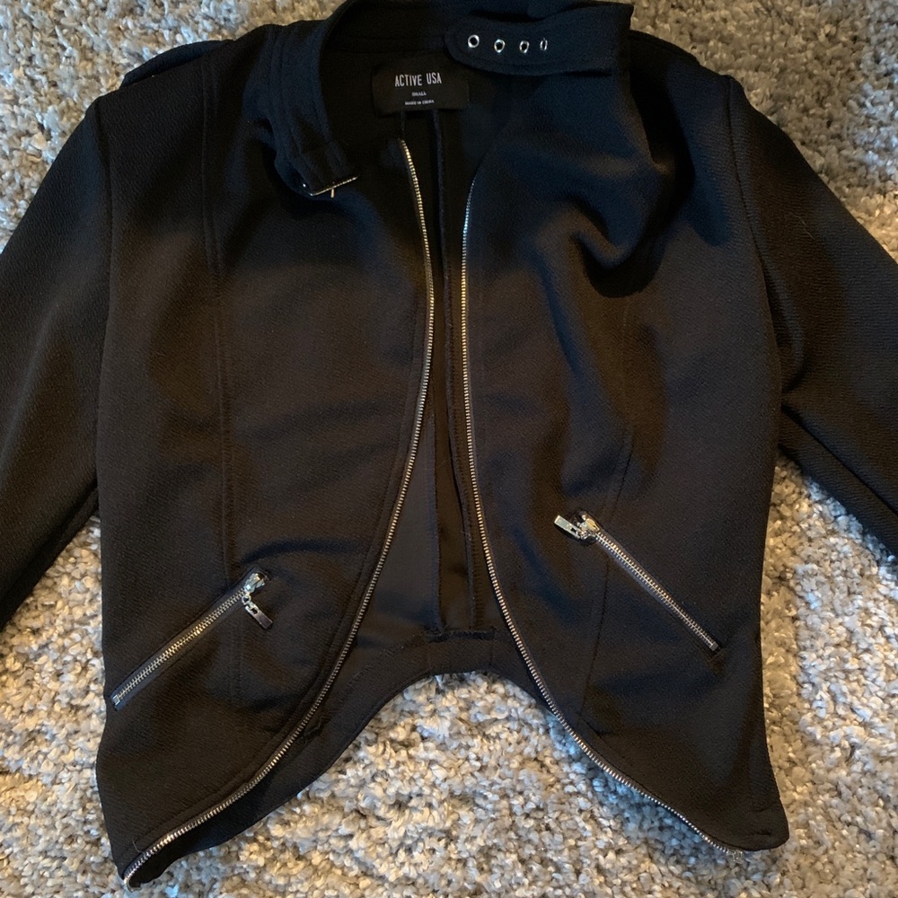 Black cropped jacket 🌸✨ - Picture 2 of 4